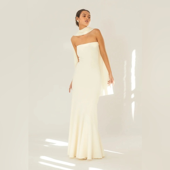 Arcina Ori Elegant Cream Strapless Evening Gown - Picture 2 of 6